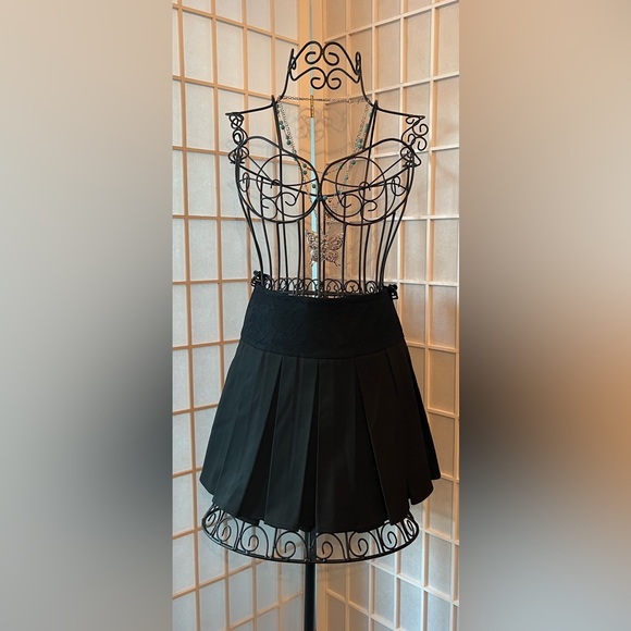 bebe Dresses & Skirts - BEBE Black Lace Waist Pleated Mini Skirt